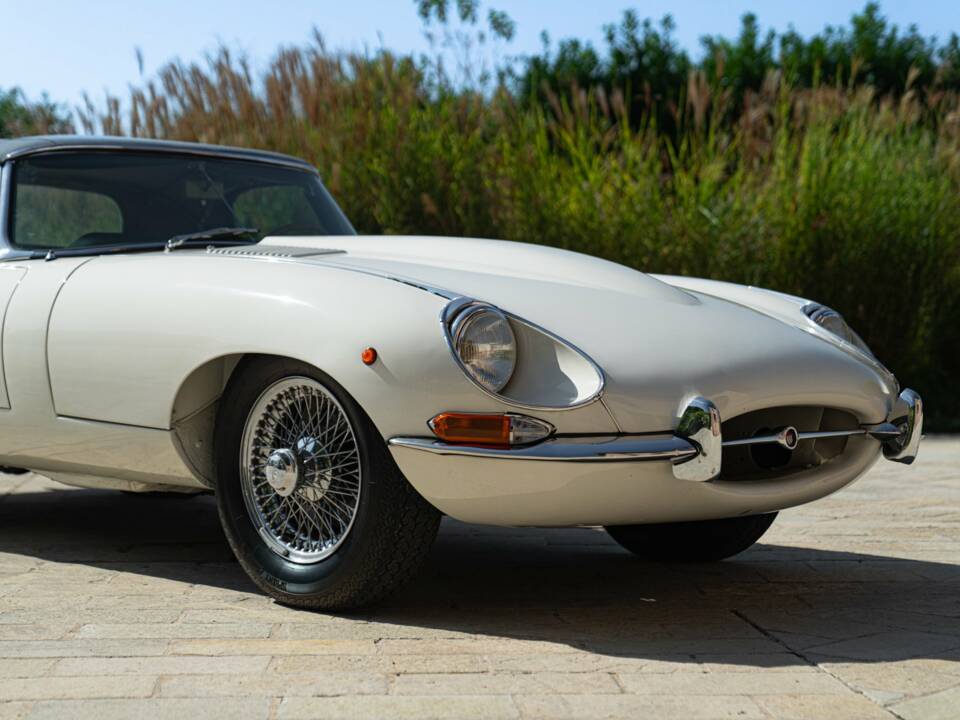 Bild 39/50 von Jaguar E-Type (1968)