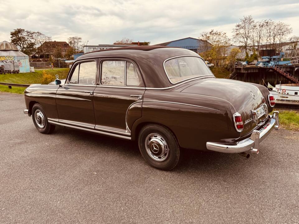 Image 2/43 of Mercedes-Benz 220 S (1956)