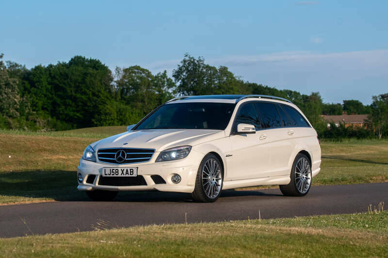 Immagine 28/50 di Mercedes-Benz C 63 AMG T (2009)