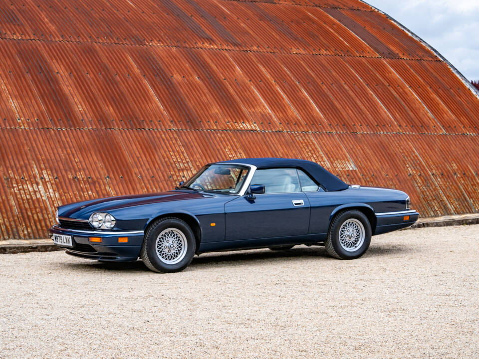Image 3/38 of Jaguar XJS 4.0 (1995)