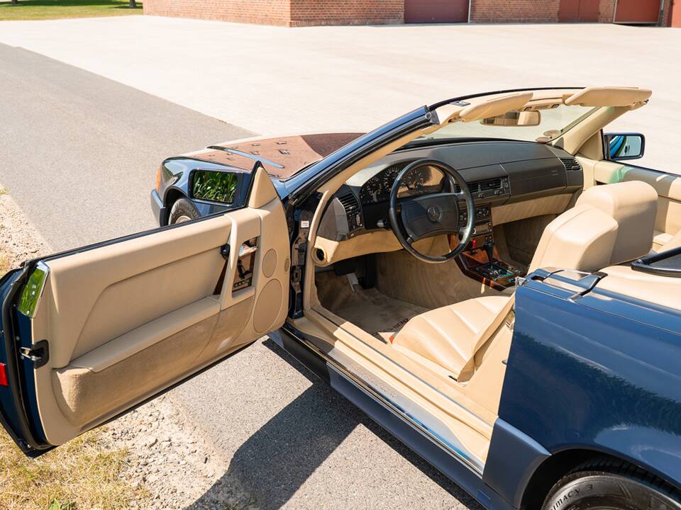 Image 15/44 de Mercedes-Benz 500 SL (1990)