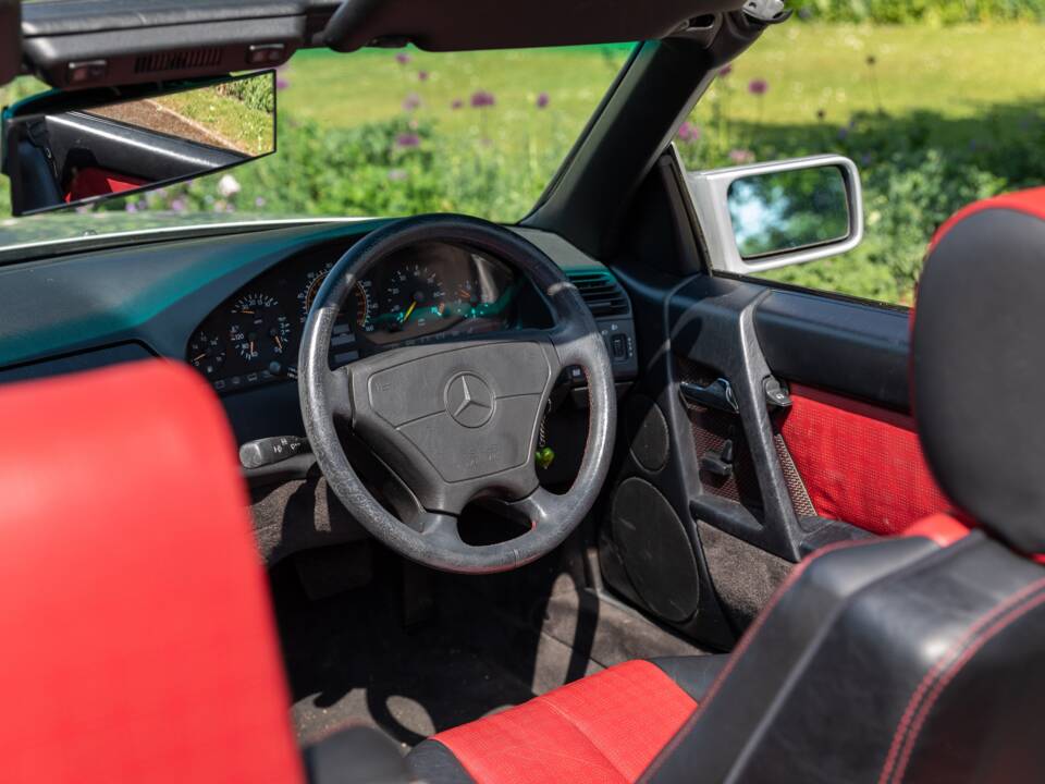 Image 34/50 of Mercedes-Benz SL 320 &quot;Mille Miglia&quot; (1995)