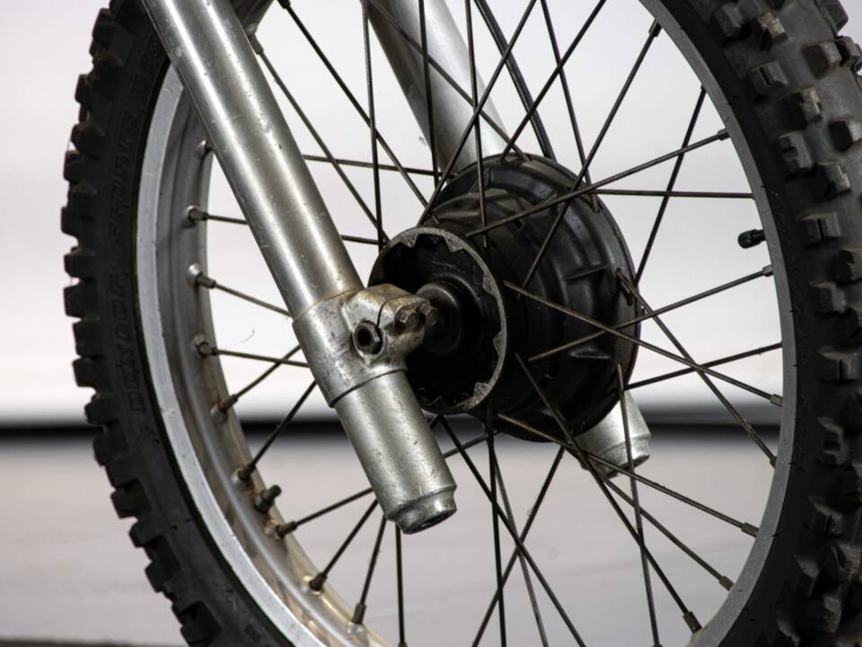 Image 32/50 of Suzuki RM 125 (1978)