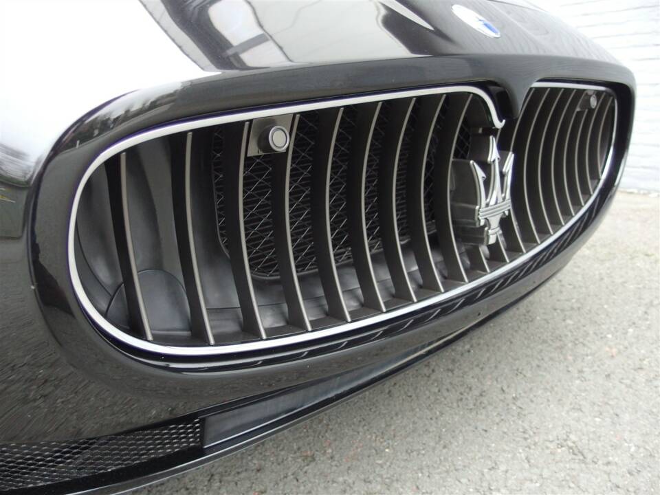 Immagine 15/93 di Maserati GranCabrio 4.7 (2010)