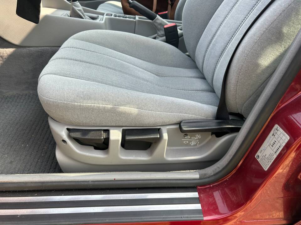 Image 15/51 of BMW 535i (1991)