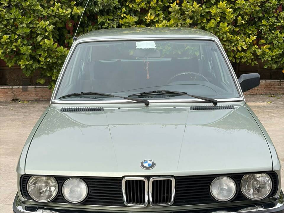 Bild 4/41 von BMW 520i (1982)