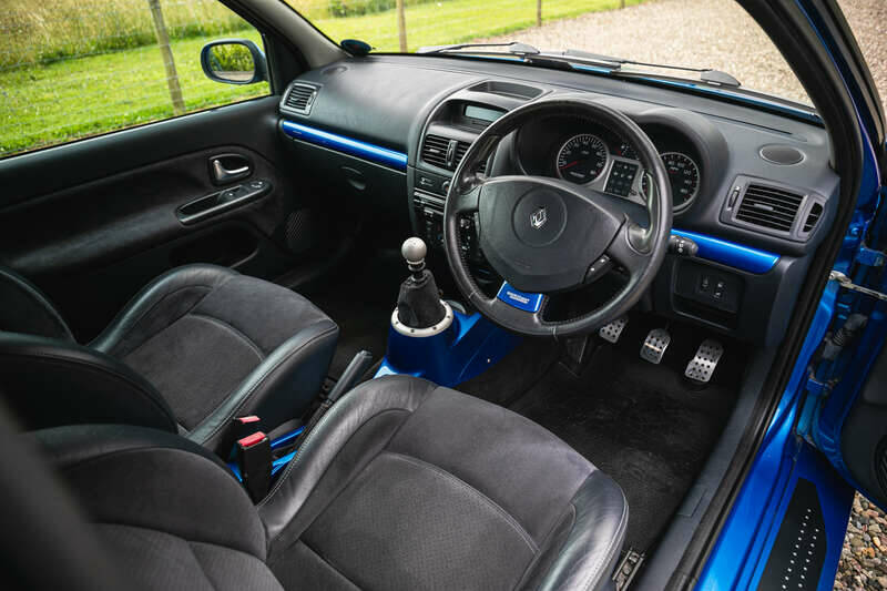 Bild 2/4 von Renault Clio II V6 (2003)