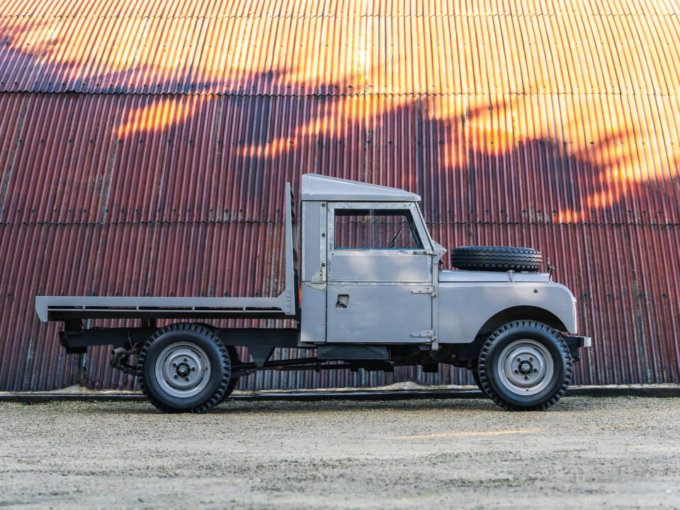 Image 3/31 of Land Rover 107 (1957)