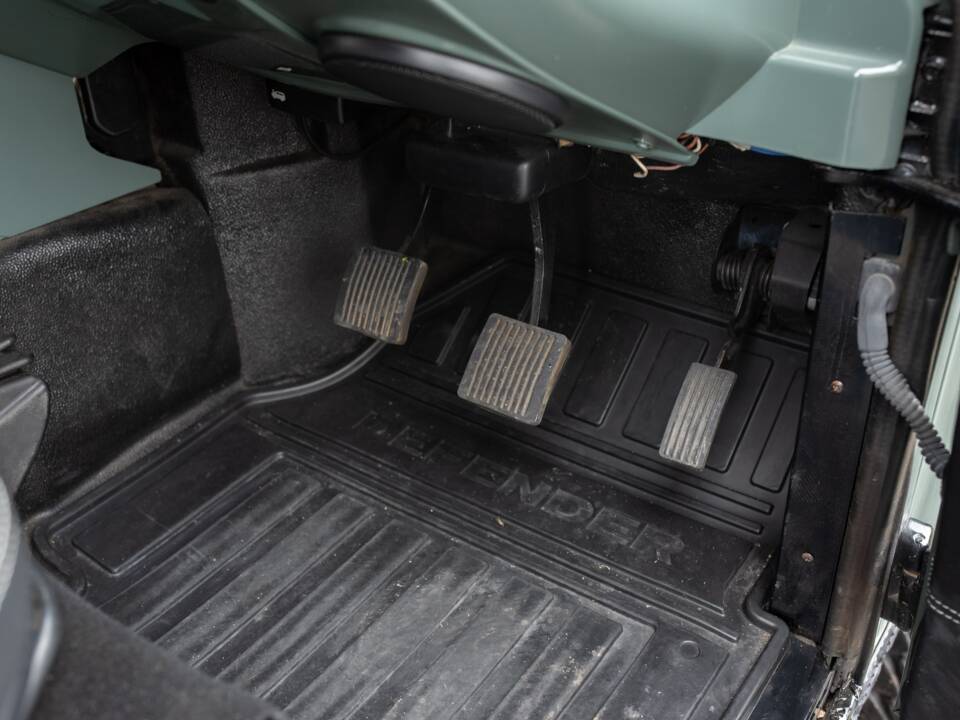 Image 7/50 de Land Rover Defender 110 Crew Cab SE (2010)