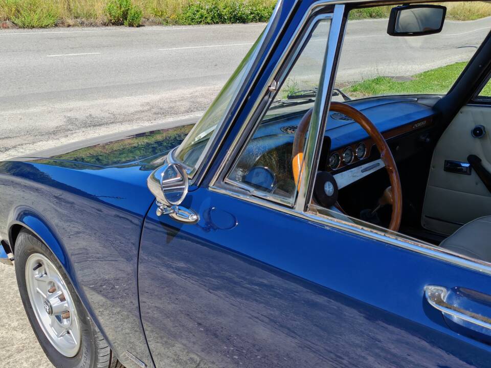 Image 25/50 of Alfa Romeo 2000 Berlina (1972)