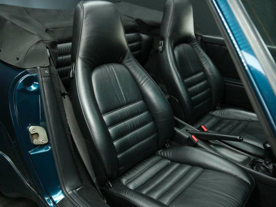 Image 19/30 of Porsche 911 Carrera 2 (WTL) (1993)