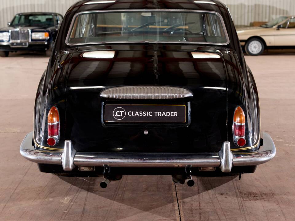 Image 31/70 of Daimler DS 420 (1976)