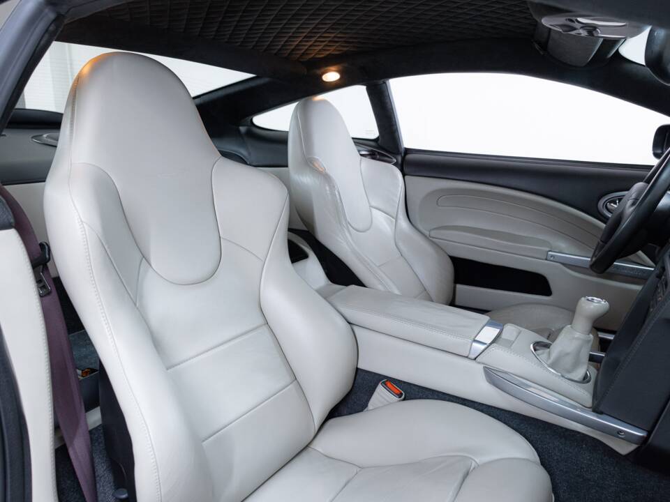 Image 18/31 de Aston Martin V12 Vanquish (2004)