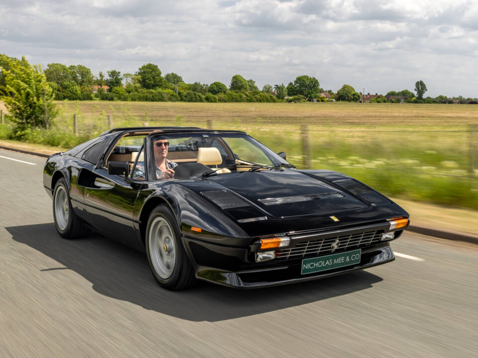 Image 13/80 of Ferrari 308 GTSi Quattrovalvole (1985)