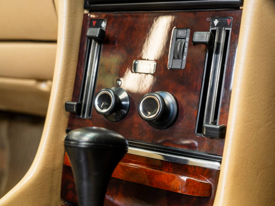 Image 32/59 of Mercedes-Benz 300 SL (1989)