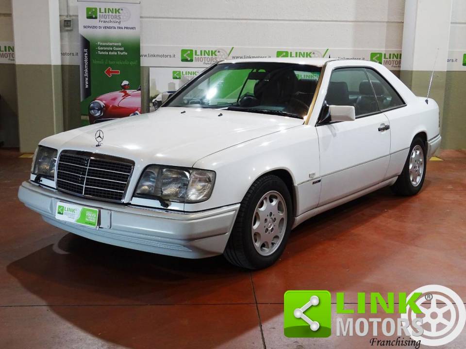 Image 1/9 of Mercedes-Benz 200 CE (1991)
