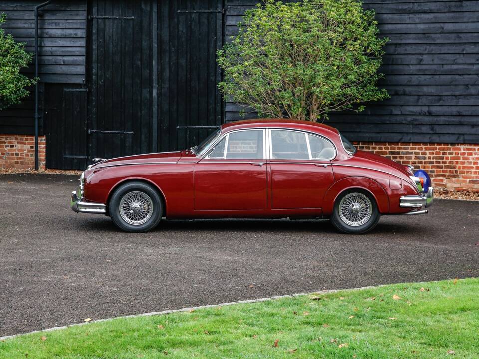 Image 12/42 of Jaguar Mk II 3.8 (1962)