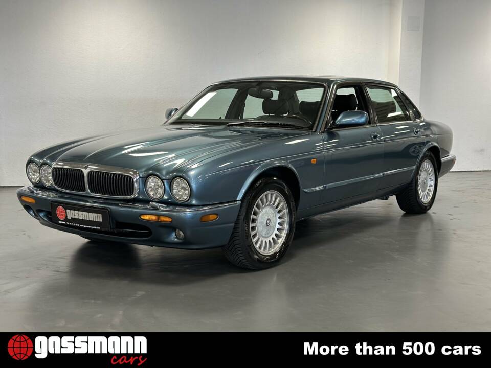 Image 3/15 of Jaguar XJ 8 Executive (1997)