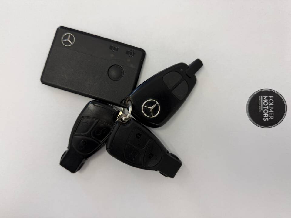 Image 21/89 of Mercedes-Benz SL 500 (2002)