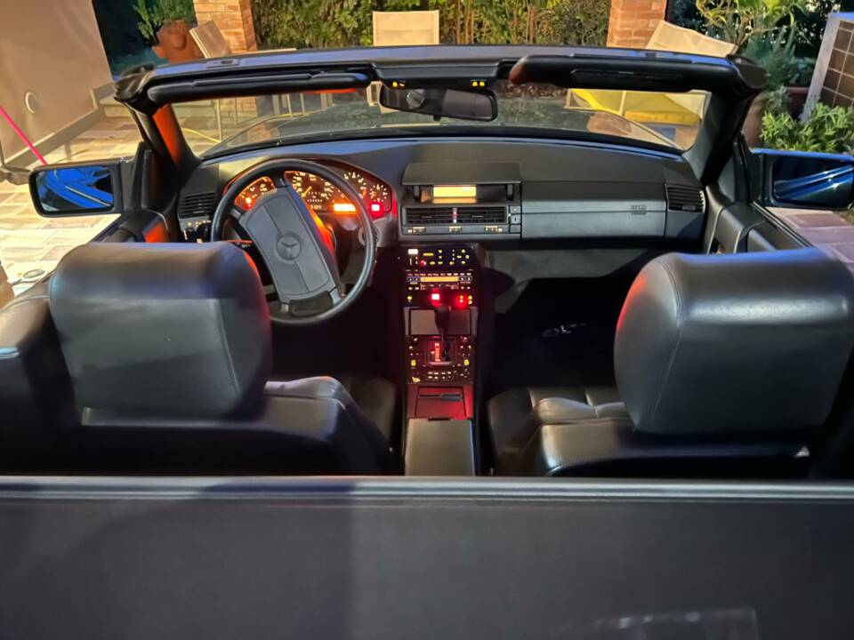 Image 6/22 of Mercedes-Benz 500 SL (1991)