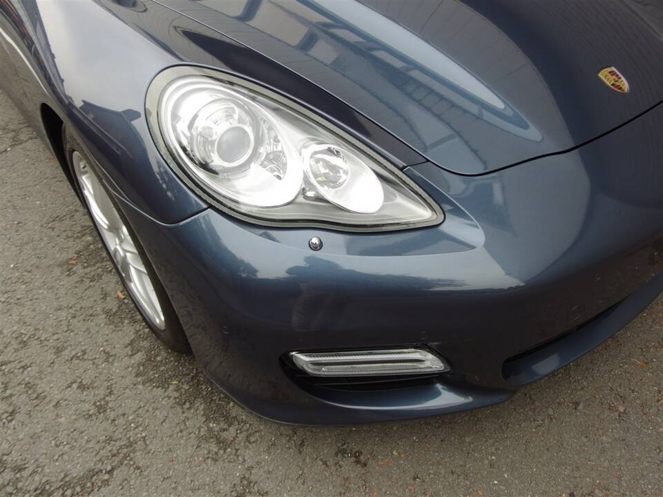 Immagine 38/99 di Porsche Panamera Turbo (2009)