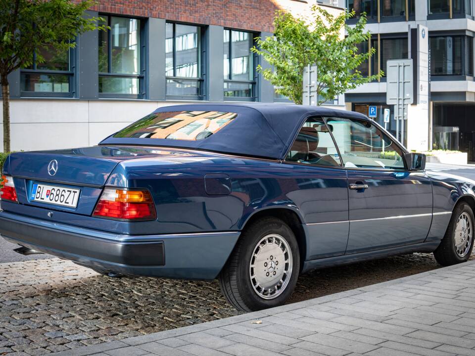 Obraz 30/50 pojazdu Mercedes-Benz 300 CE-24 (1992)