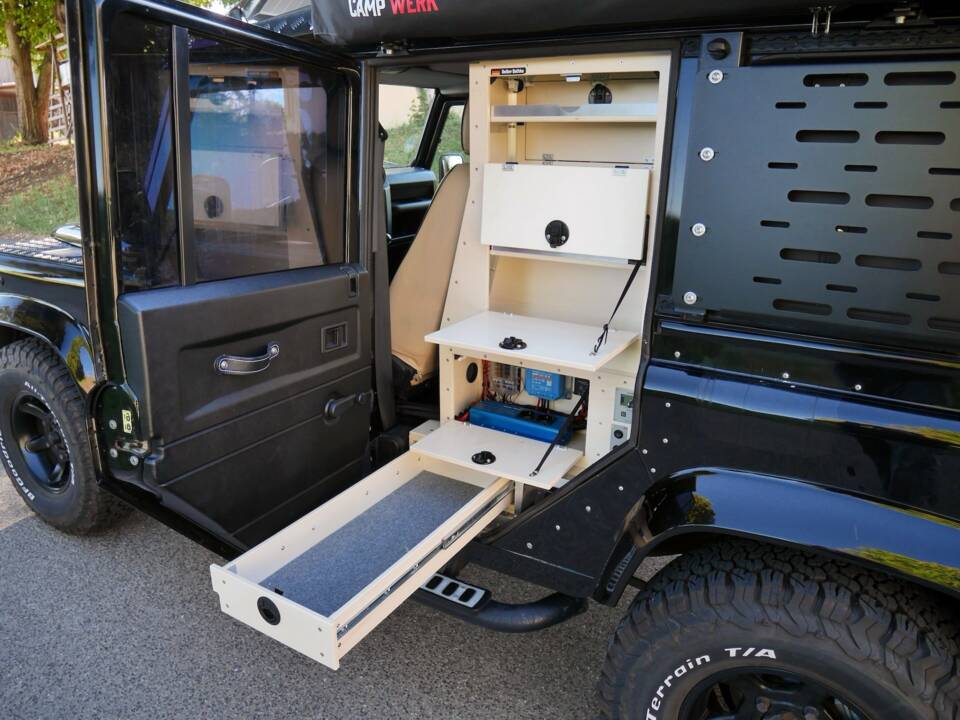 Image 27/50 of Land Rover Defender 110 (1900)