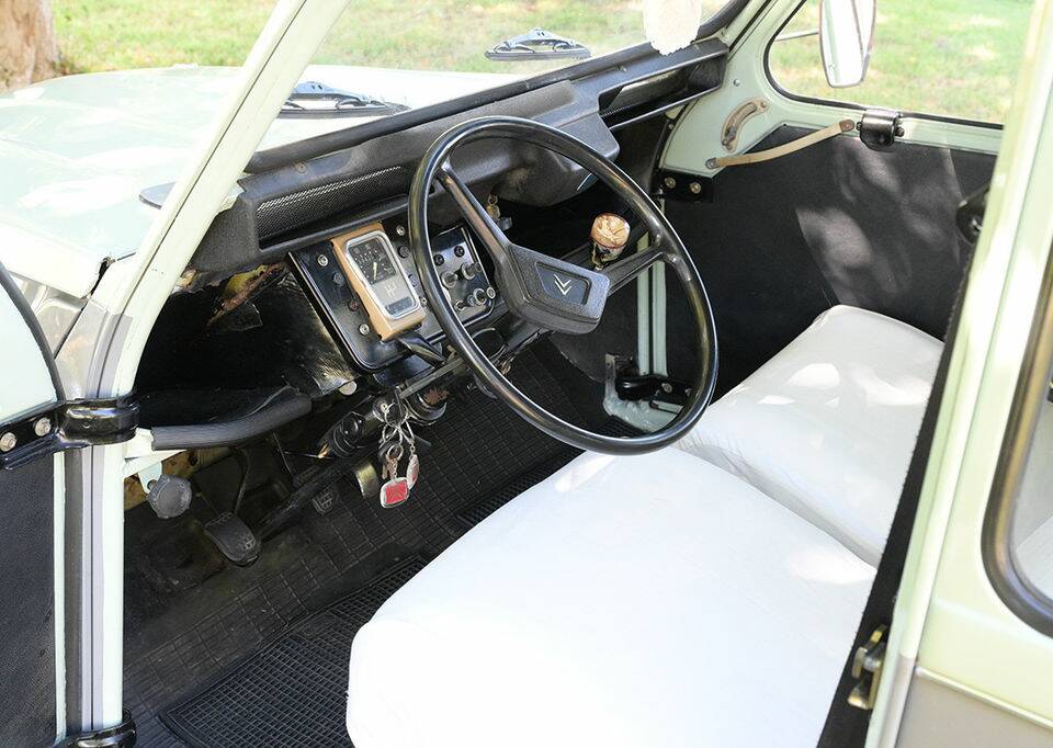 Image 2/8 de Citroën Dyane (1983)