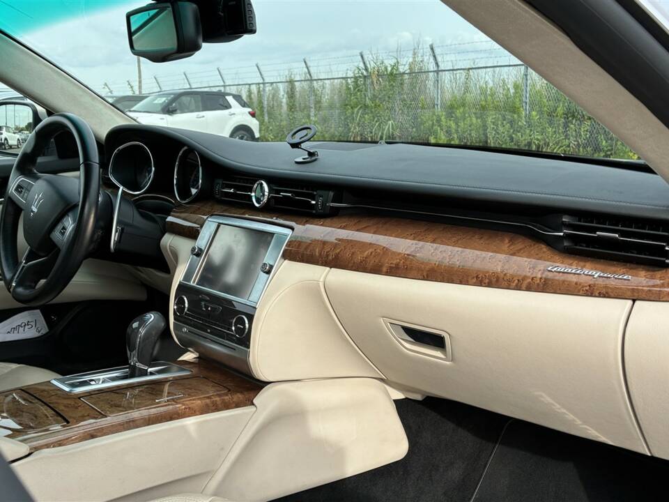 Image 27/54 of Maserati Quattroporte GTS (2015)