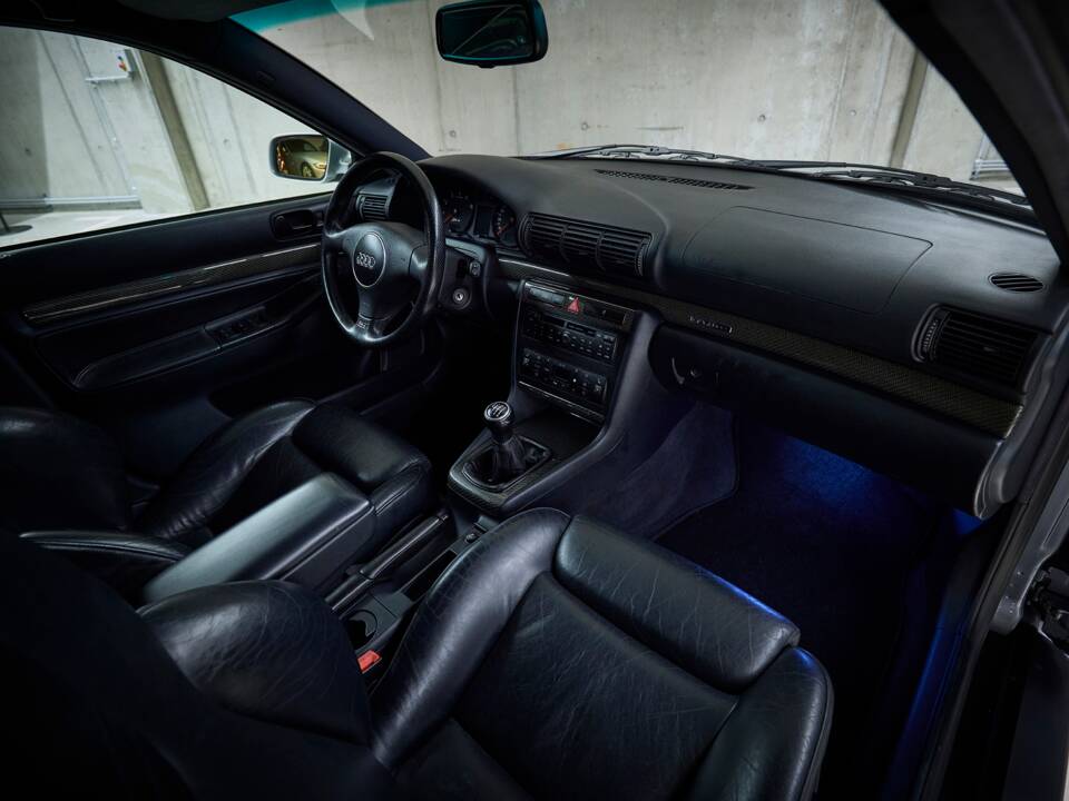 Imagen 74/100 de Audi RS4 Avant (2001)