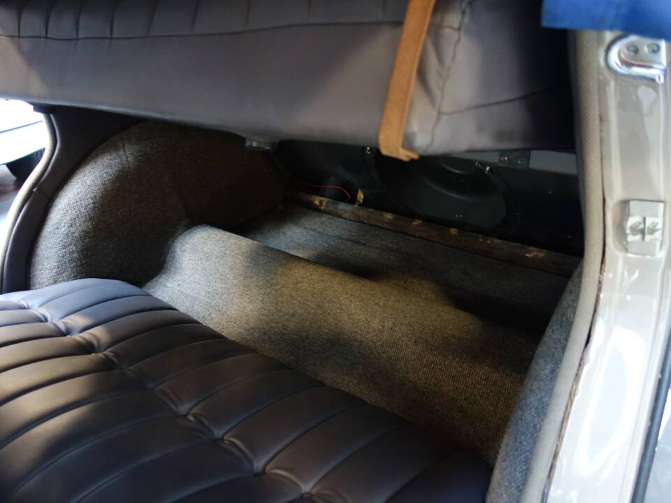 Image 24/43 of Citroën Traction Avant 7 C (1935)