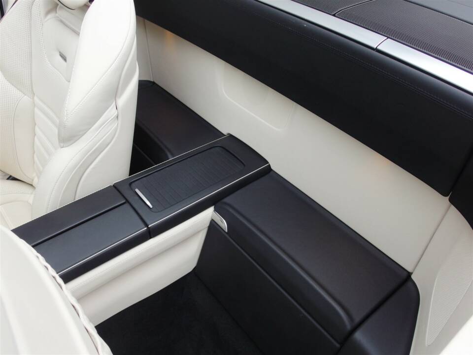 Image 55/99 of Mercedes-Benz SL 63 AMG (2012)