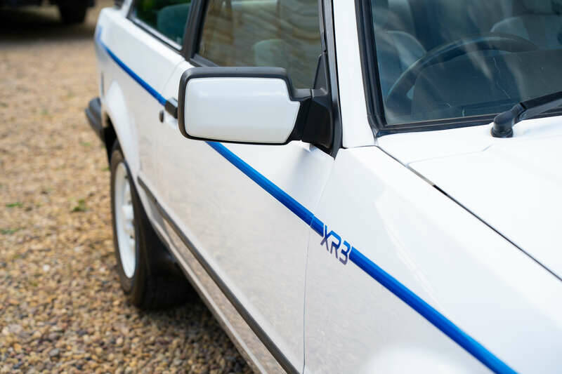 Image 26/50 of Ford Escort XR3i (1983)