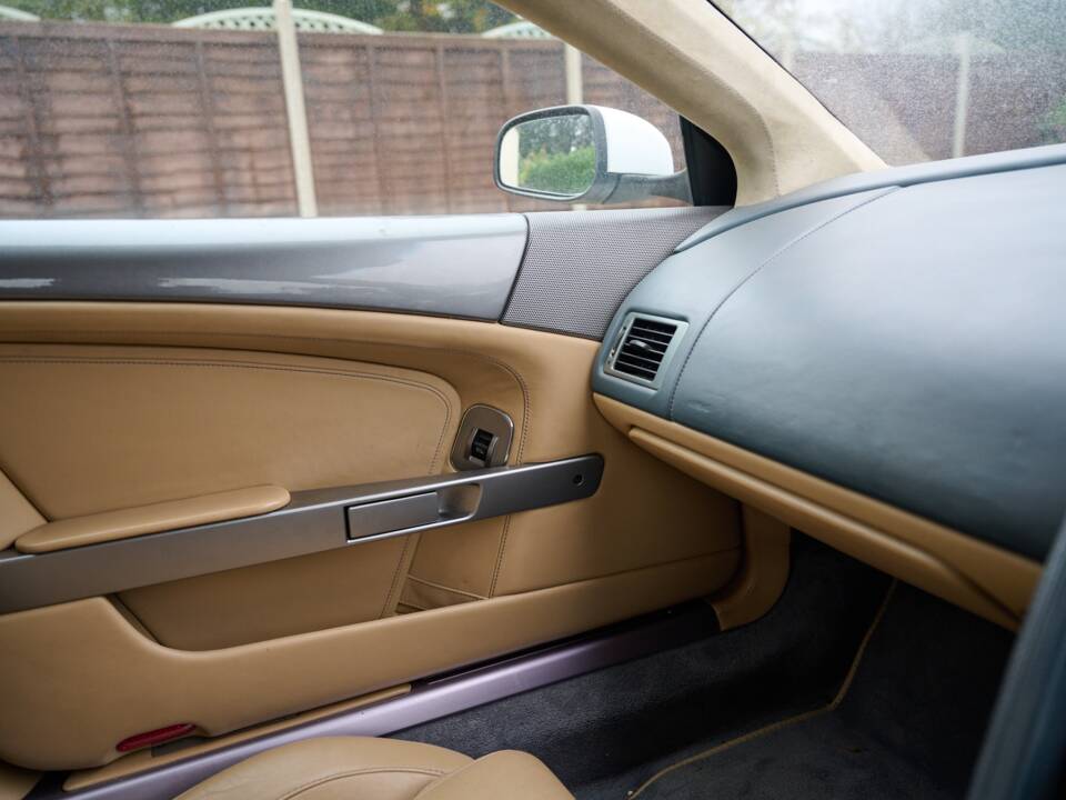 Image 11/50 of Aston Martin DB 9 Volante (2009)