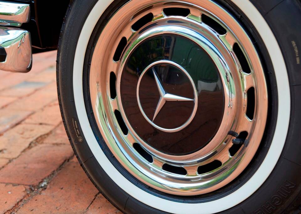 Image 95/188 of Mercedes-Benz 280 SE 3,5 (1971)