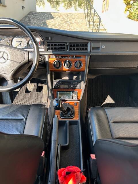 Image 28/42 de Mercedes-Benz 190 E 2.6 (1993)