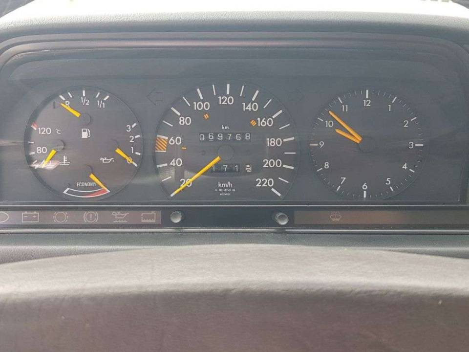 Image 13/23 of Mercedes-Benz 190 (1988)