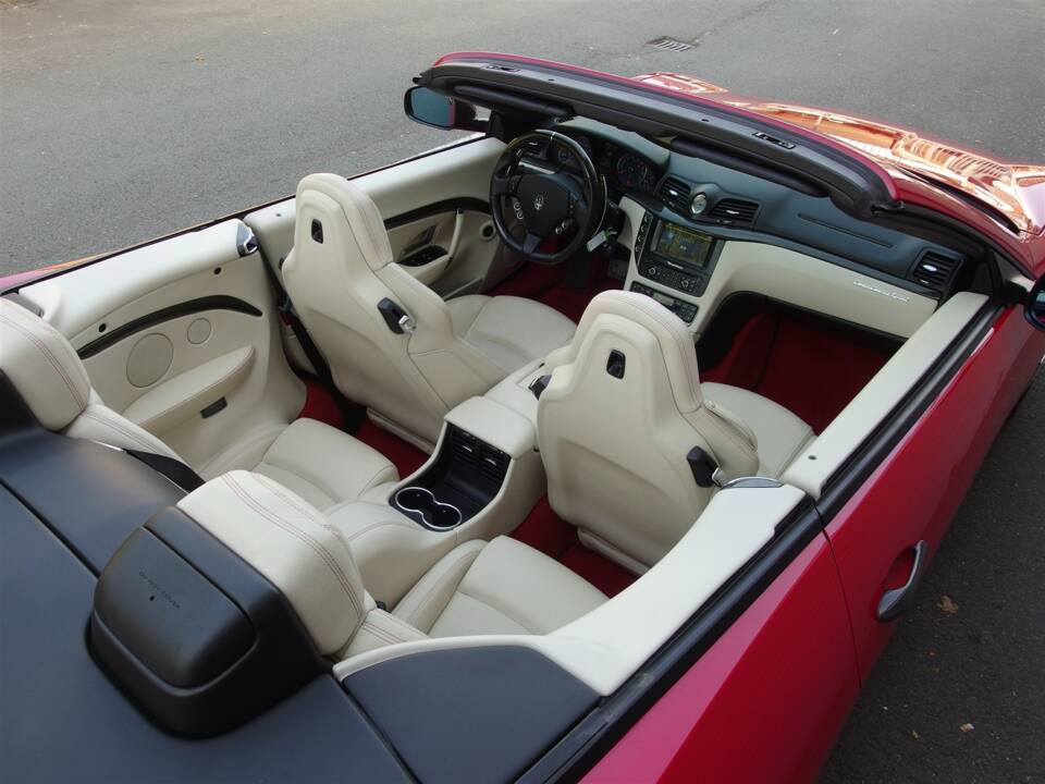 Image 47/99 of Maserati GranCabrio Sport (2015)