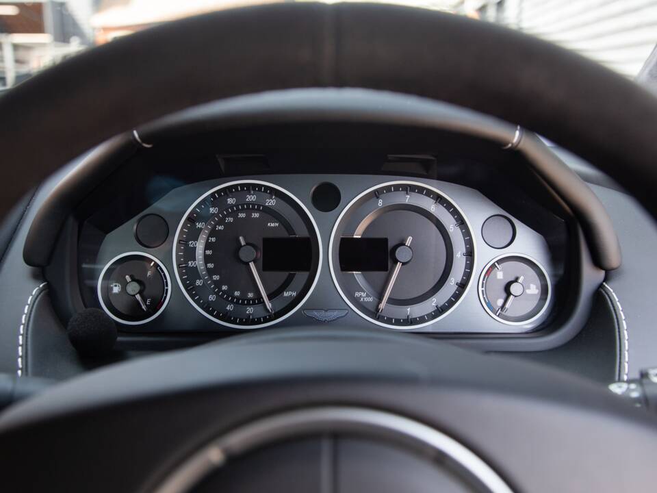 Bild 71/84 von Aston Martin V12 Vantage (2010)