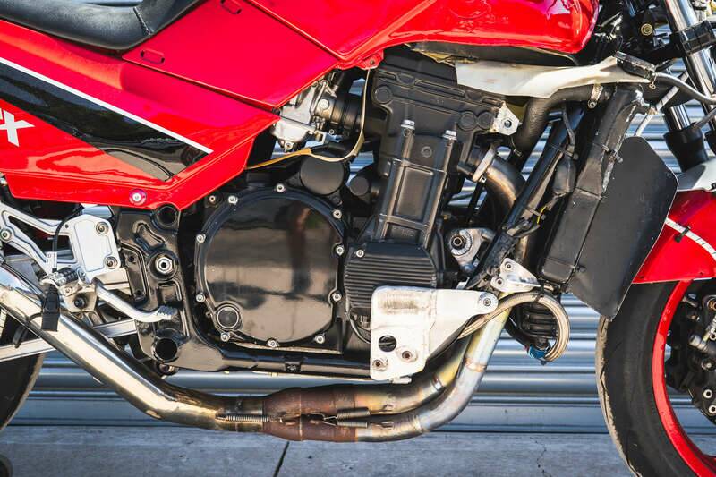 Image 26/50 of Kawasaki GPX 750R (1987)