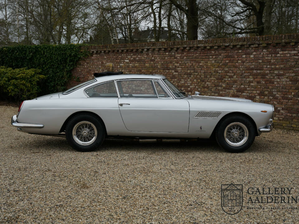 Image 34/50 of Ferrari 250 GT&#x2F;E (1964)