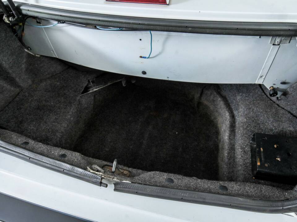 Bild 44/50 von Chrysler Le Baron 2.5 Turbo (1988)