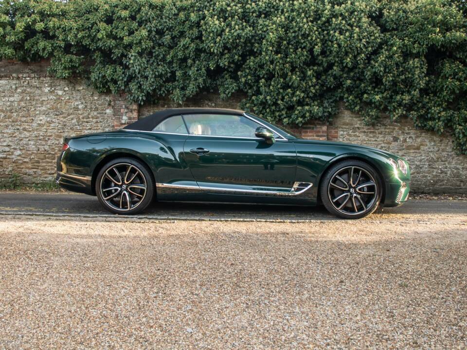 Image 13/24 of Bentley Continental GTC V8 (2021)