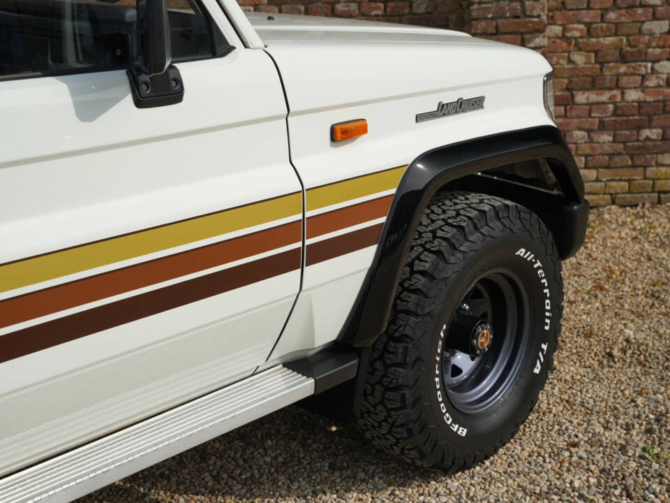 Immagine 17/50 di Toyota Land Cruiser 2.4 LX Turbo (1992)
