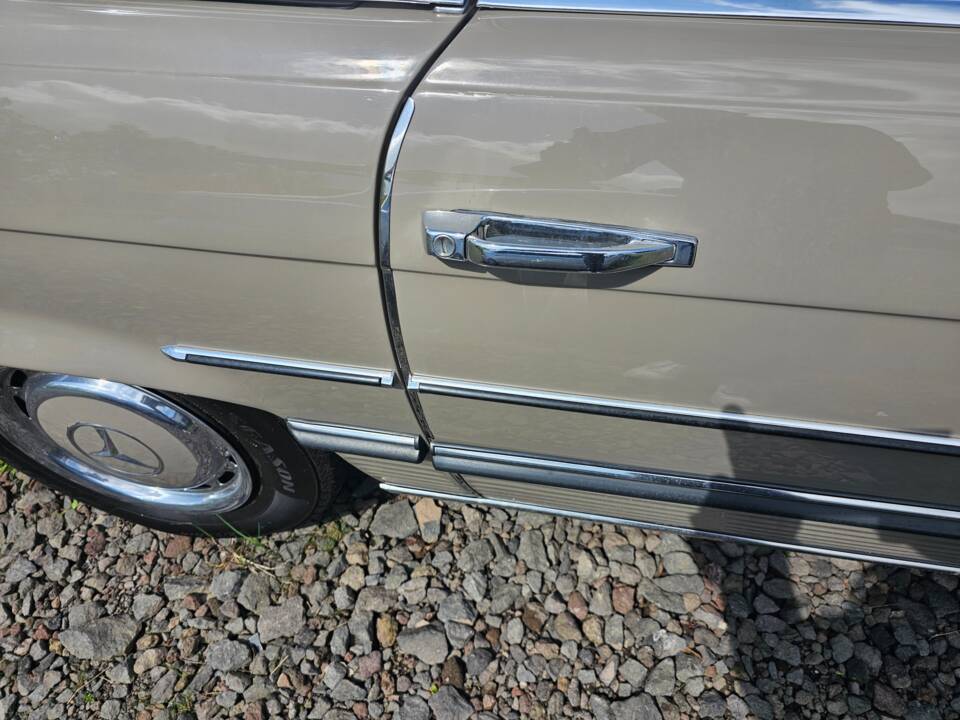 Image 18/27 of Mercedes-Benz 350 SL (1972)
