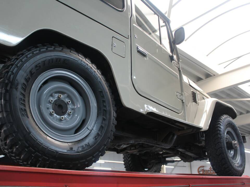 Image 10/50 of Toyota Land Cruiser BJ 40 (1980)