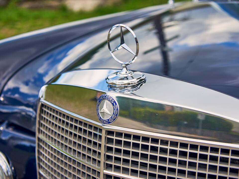 Image 24/38 of Mercedes-Benz 300 SEL 6.3 (1970)