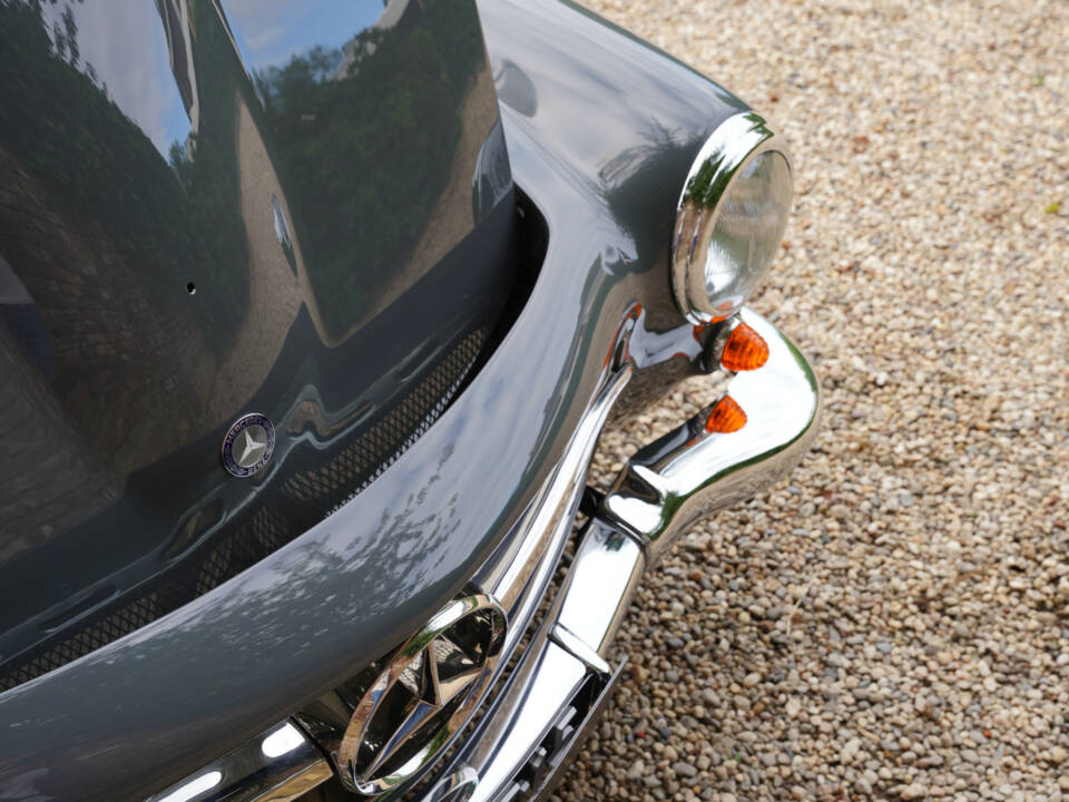 Image 10/50 of Mercedes-Benz 190 SL (1957)