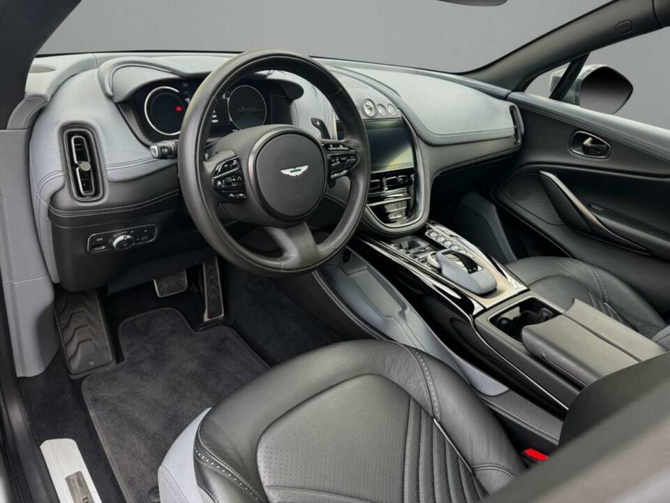 Immagine 5/13 di Aston Martin DBX 4.0 V8 (2021)