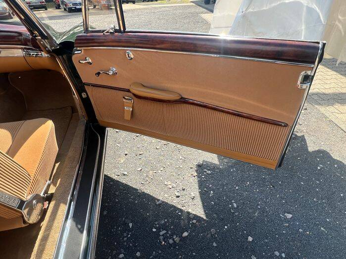 Image 12/21 de Mercedes-Benz 220 SE (1960)